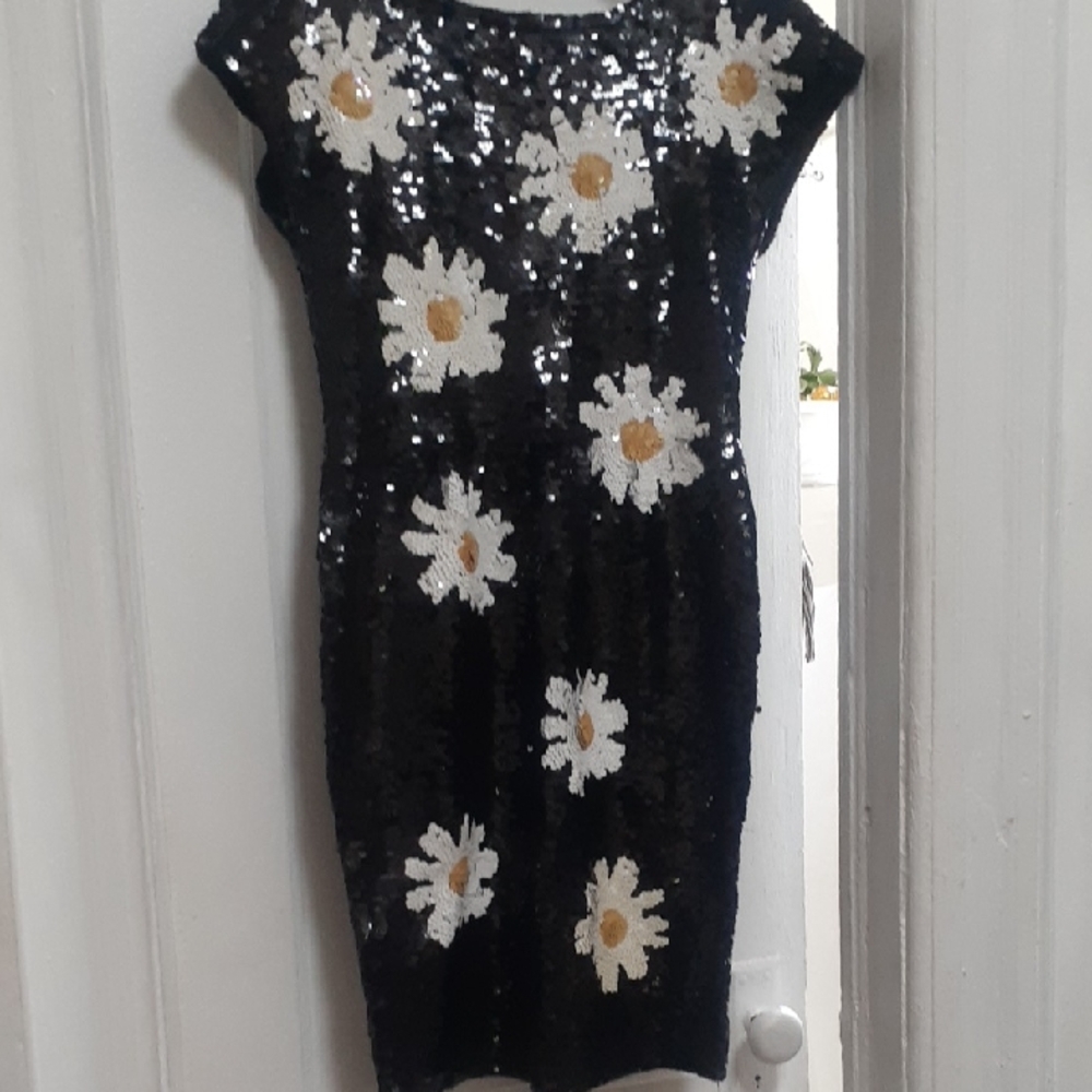 Adrienne Vittadini Black and White Sheath Mini Sequin Dress (PADDED) SHOULDER